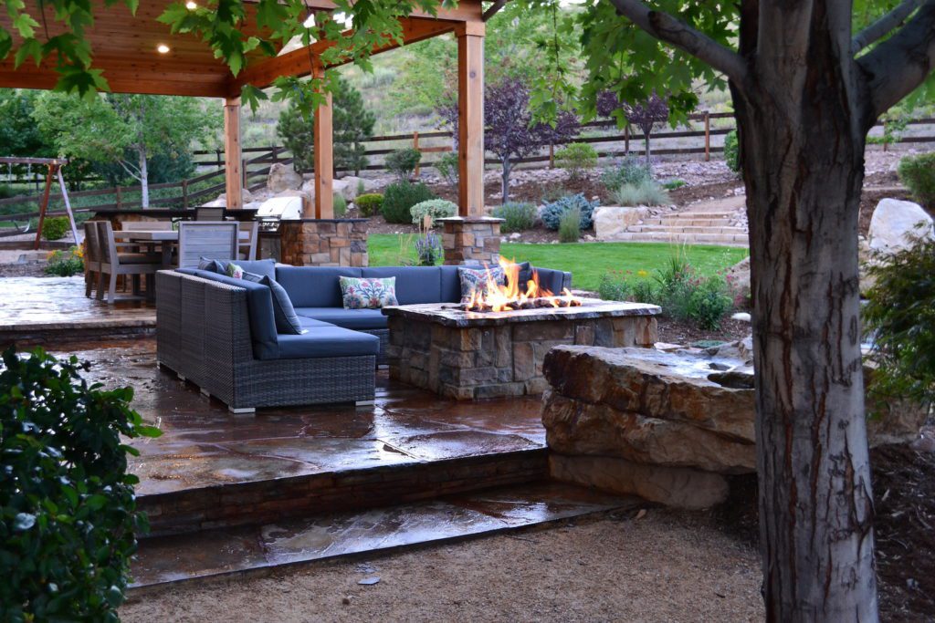 Inviting garden house embraces indoor-outdoor living in Colorado